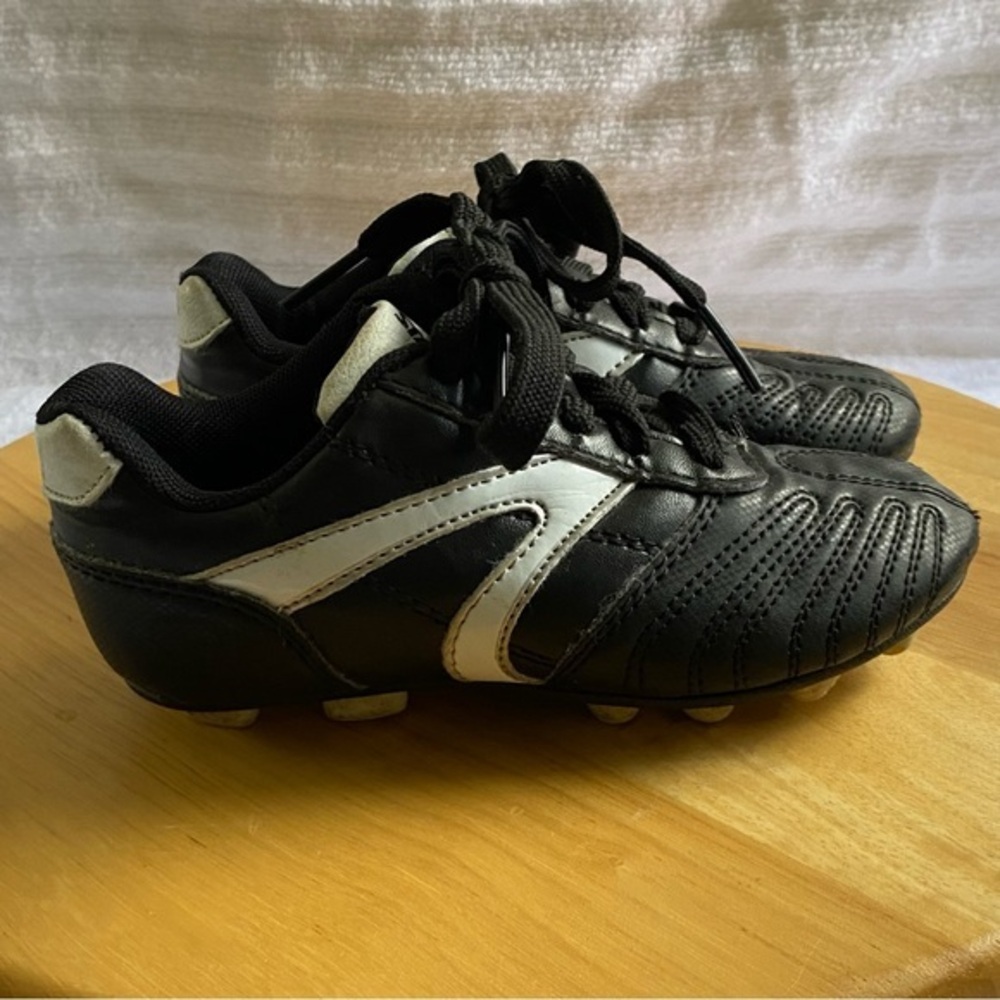 Starter Shoes Boys Cleats Size‎ 11  Black -White Color Lace Up